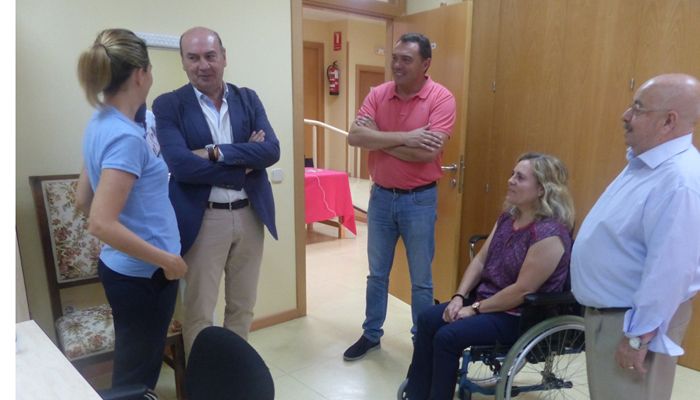 Latre anuncia que la Paella Solidaria de Ferias de este año será a beneficio de la Asociación de Esclerosis Múltiple
