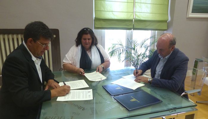 Latre firma cuatro convenios de colaboración para diferentes actividades y proyectos con la UAH