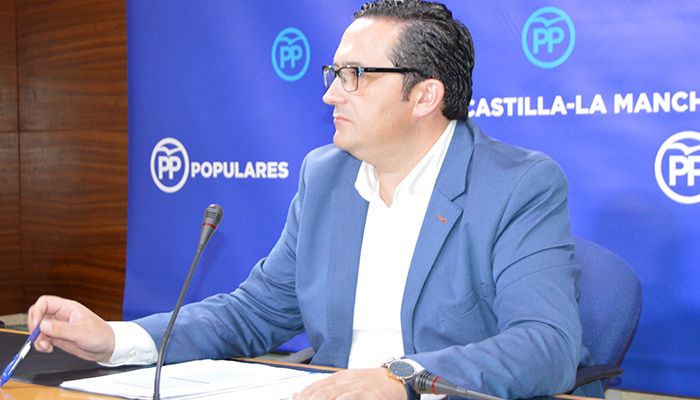 Lucas-Torres exige explicaciones a Page por llevar obreros figurantes para su visita a las obras del Hospital de Guadalajara