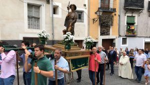 Mariscal preside la procesión de San Roque por las calles del Casco Antiguo de Cuenca