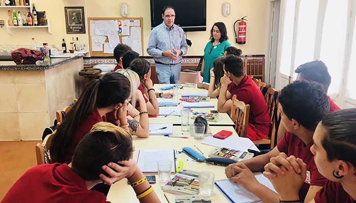 Prieto Debemos brindar a nuestros jóvenes oportunidades sólidas para trabajar y vivir en Cuenca y sus municipios