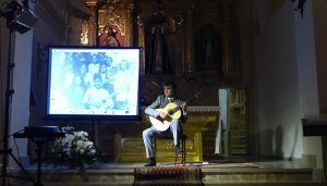 Rafael Serrallet hace sonar su guitarra en Torrejoncillo del Rey