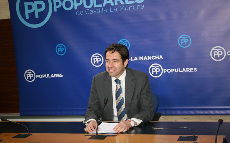 Robisco denuncia que Page y Sánchez se venden a cualquier precio para seguir aferrados a su sillón