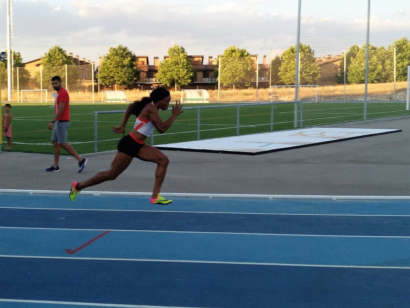 La selección de atletismo de Bahréin incluye las pistas de Valdeluz en su stage mundial de preparación