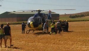 Trasladan grave en helicóptero a uno de los heridos en un accidente de moto en Guadalajara