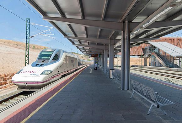 Adif invertirá casi 4 millones de euros en el suministro de balasto para 6 bases de mantenimiento de Alta Velocidad en Castilla-La Mancha 3 Adif invertirá casi 4 millones de euros en el suministro de balasto para 6 bases de mantenimiento de Alta Velocidad en Castilla-La Mancha