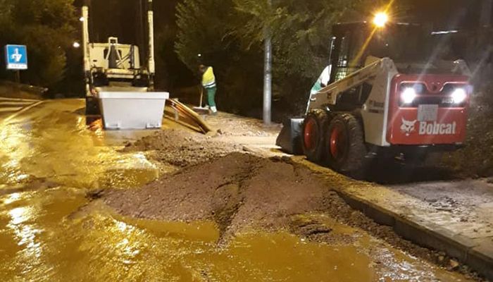 Cuenca amanece cubierta de lodo y piedras a causa de una tormenta que dejó más de 32 litros de agua por metro cuadrado