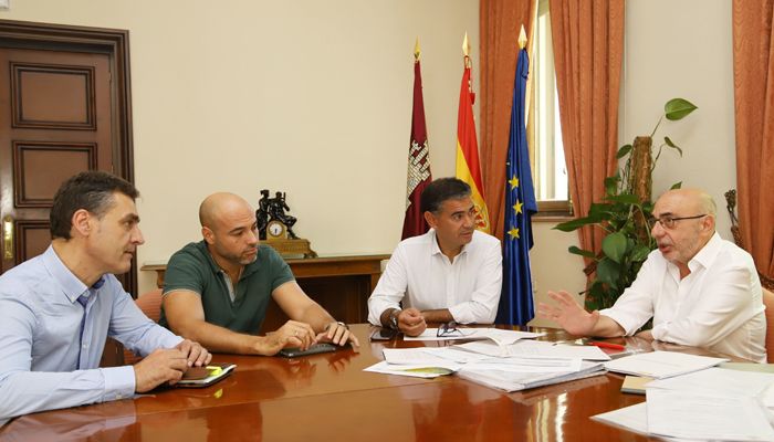 Delegación del Gobierno y CHJ tratan el futuro del Júcar en Albacete