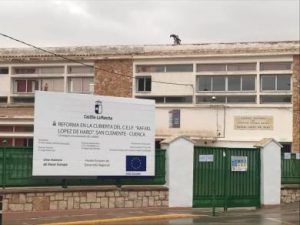 Desalojada la zona de Infantil del colegio López de Haro de San Clemente por filtraciones de agua