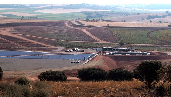 Ecologistas en Acción corrigen a Godoy: el macrovertedero de Almonacid no creará 200 puestos de trabajo, sólo 18