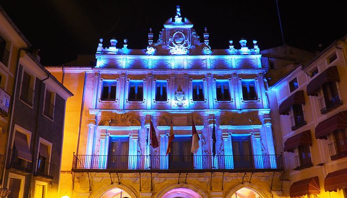 El Ayuntamiento de Cuenca inaugurará su fachada restaurada con una exposición y el encendido de su iluminación ornamental