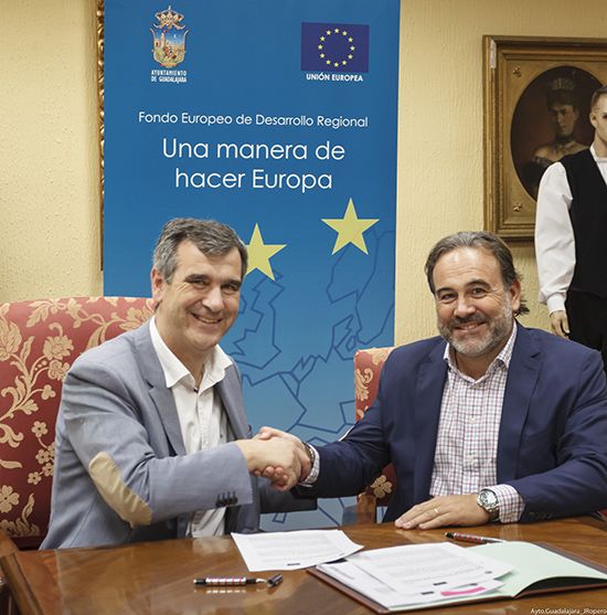 El Ayuntamiento de Guadalajara suscribe el contrato con la empresa que recuperará la ribera del río Henares