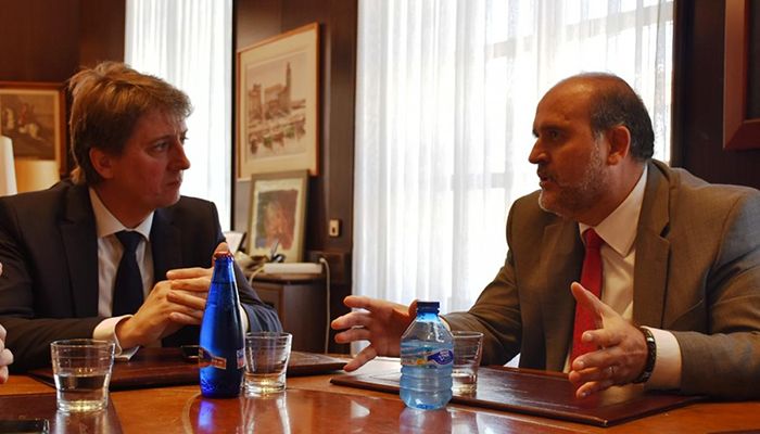 El Gobierno regional apuesta por la biomasa de proximidad suministrar calefacción y agua caliente a los edificios públicos