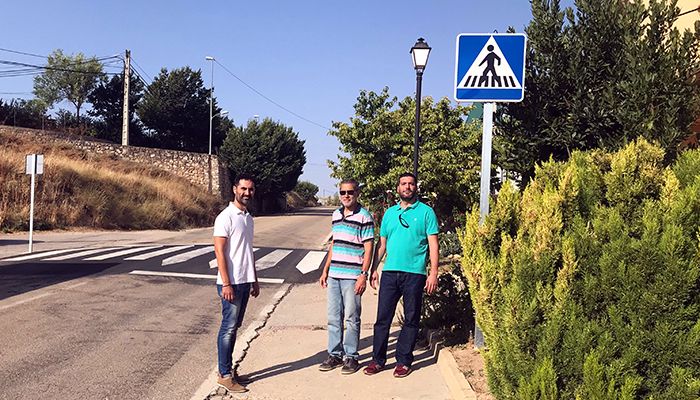 El Gobierno regional refuerza la señalización vertical en la CM-2103 a su paso los Olivares de Júcar