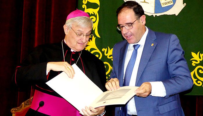 El Nuncio Apostólico en Ecuador, Andrés Carrascosa, recibe “con honor” el galardón Conquense Excelente 2018