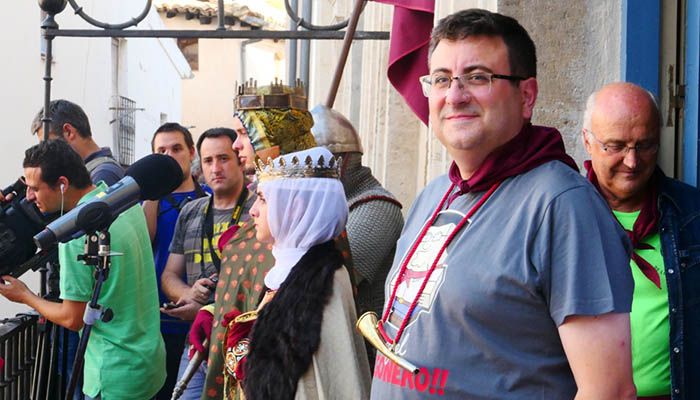 El pregón de Juan Carlos Aguilar y el multitudinario desfile de peñas inician las fiestas de San Mateo