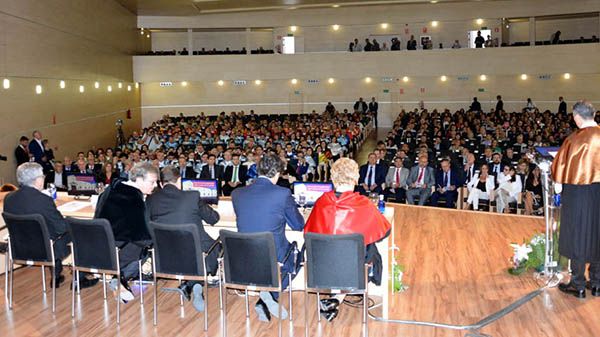 El rector de la UCLM defiende la honestidad de la institución académica con las exigencias legales y con los imperativos éticos del sistema universitario español