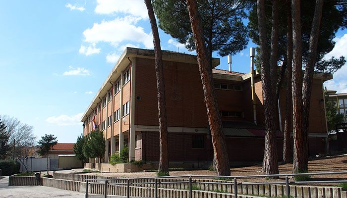 El Taller de Empleo de Mantenimiento de Edificios realiza numerosas reparaciones en el Colegio Fuente del Oro