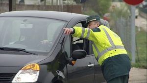 La DGT inicia una campaña especial de control de distracciones al volante