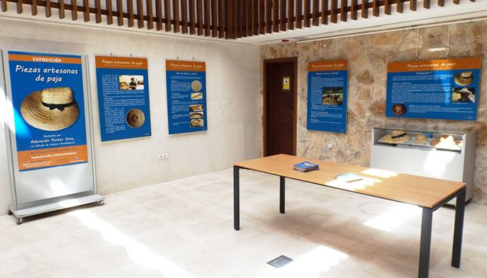 La exposición de piezas artesanas en paja en la Posada del Cordón se prolonga hasta finales de octubre