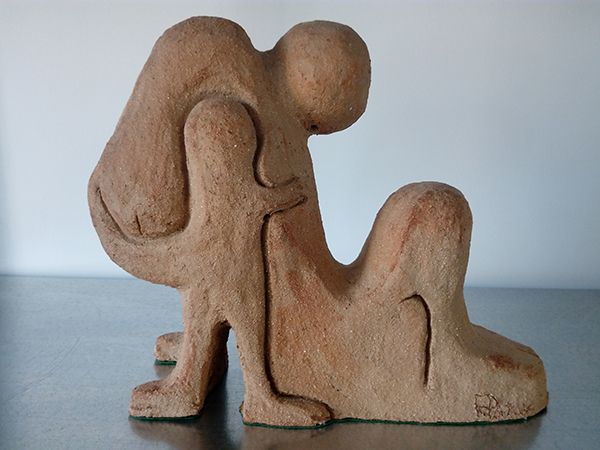 La pintora y escultora Raquel Portilla expone en la Sala Iberia una selección de obra que llaman a la esperanza