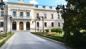 Los jardines de la Diputación de Cuenca serán este sábado escenario de una exposición de coches clásicos