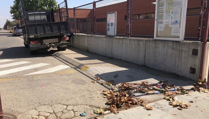 Los maestros de Villanueva de la Torre han vuelto ‘al cole’ con ‘tarea’ limpiar los centros antes de que los niños se incorporen a las aulas