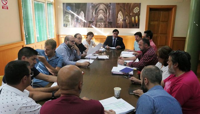 Mariscal acuerda con los representantes de los empleados municipales las bases para la promoción interna