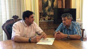 Mariscal ratifica ante el nuevo presidente de la asociación de vecinos Villa Román que trabaja para resolver definitivamente un problema de décadas 2 Mariscal ratifica ante el nuevo presidente de la asociación de vecinos Villa Román que trabaja para resolver definitivamente un problema de décadas