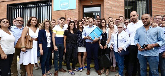 Núñez entrega 3.679 avales para liderar un proyecto que lleve el mensaje del PP de Castilla-La Mancha a todos los rincones de la región y derrotar a Page y Podemos en las elecciones de mayo”
