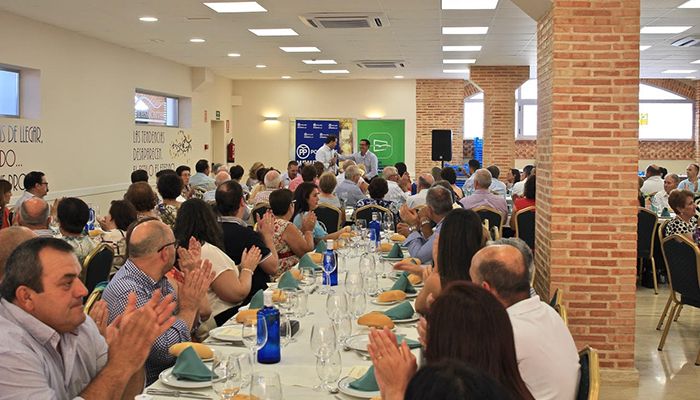 Paco Núñez señala que el sector agrícola merece “ser mimado” ya que es uno de los principales motores económicos de la región