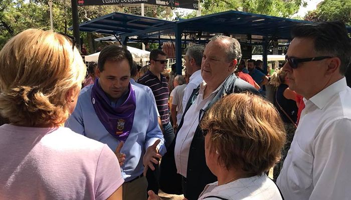 Paco Núñez tampoco se pierde el vermú solidario de la Fundación Nipace en Guadalajara