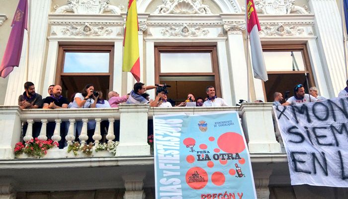 Román desea a los vecinos de Guadalajara unas días de fiesta felices y sin incidentes