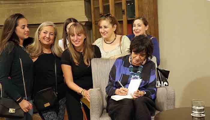 Rosa Montero protagonizó la primera velada literaria seguntina, a las puertas del otoño