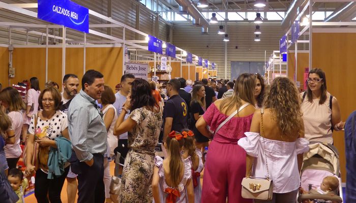 Stockalia recibe muchos visitantes en busca de su oportunidad durante las primeras horas de apertura