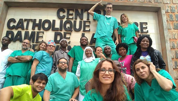 Una microbióloga del Hospital de Guadalajara ha participado en una expedición traumatológica para atender a población en Camerún