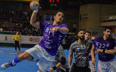 Balonmano Guadalajara y Liberbank Ciudad Encantada de Cuenca empatan un partido lleno de fuerza, alternativas y mucha emoción