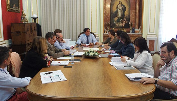 El Ayuntamiento de Cuenca sanciona a un bar que se excedió en el número de mesas autorizadas para la terraza