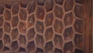El  bello artesonado del Palacio de Antonio de Mendoza, detalle monumental de noviembre