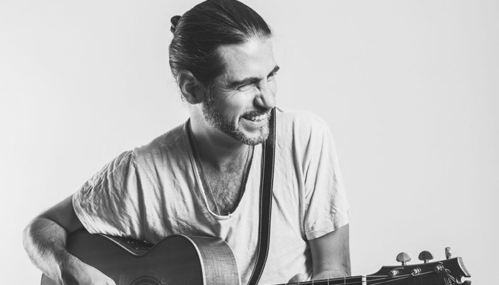 El cantautor Daniel Hare, en el séptimo concierto del ciclo Más música, por favor de Cabanillas