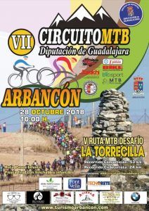 El próximo domingo, 28 de octubre, a partir de las 10:00 horas se celebrará en Arbancón la V Ruta MTB Desafío de La Torrecila, última prueba del VII Circuito MTB Diputación de Guadalajara. Organizada por el Ayuntamiento de la localidad y el CC La Alcarria, la prueba se disputará sobre una distancia  de 53 kilómetros (existiendo un recorrido corto de 24 no puntuable para el Circuito Provincial) con salida desde la plaza de la Iglesia, desde donde pondrán dirección oeste hacia la ermita de la Salceda, pasando por los parajes de los Llanos para adentrarse en una zona de pinar donde comienza el Parque Natural de la Sierra Norte. Desde ese momento la ruta discurrirá por la Cañada Real de la Puerta del Sol, cruzando la GU-143, y poniendo rumbo al paraje de La Torrecilla, donde se encuentra un Bunker de la Guerra Civil en un perfecto estado de conservación y desde donde se pueden admirar unas impresionantes vistas. Luego proseguirá por una pequeña senda en dirección pueblo abandonado de Jocar y Fraguas, donde nos encontraremos el primer avituallamiento en las proximidades del paraje de la Fuente Tonta, y continuara por los parajes de Sierra Gorda, para llegar a las proximidades de  Semillas para comenzar la vuelta hacia el pueblo si bien  pasando nuevamente por pistas forestales en las proximidades de Fraguas (segundo avituallamiento y punto de desvio de la ruta corta), para pasando finalmente pasando por los parajes de Carrallano, adentrarse casco urbano donde estará la meta. Reglamento de la prueba Como en el resto de las pruebas del Circuito, se establecen las siguientes categorías: •	JUNIOR.- aquellos que este año cumplan entre 14 y 17 años. •	SUB 23.- aquellos que este año cumplan entre 18 y 22 años. •	SENIOR.- aquellos que este año cumplan entre 23 y 34 años. •	MASTER 35.- aquellos que este año cumplan entre 35 y 39 años. •	MASTER 40.- aquellos que este año cumplan entre 39 y 44 años. •	MASTER 45.- aquellos que este año cumplan entre 45 y 49 años. •	VETERANOS.- aquellos que este año cumplan 50 o más años. •	FÉMINAS ABSOLUTA.- Aquellas que este año que cumplan 14 ó más años. No obstante, los/as menores de 18 años deberán contar con el consentimiento por escrito de su padre/madre o tutor para poder participar. Al finalizar la prueba se entregarán los correspondientes premios a los 3 primeros clasificados de cada una de las 8 categorías y se hará mención en el pódium a los tres mejores de la general absoluta. También se hará entrega de trofeo al equipo que mayor cantidad de puntos haya obtenido en la prueba, así como los maillots de líder del circuito para el primer clasificado en la general de cada categoría. CLASIFICACION GENERAL DEL CIRCUITO Cuando ya se han celebrado 9 pruebas y  por tanto falta sólo una para completar el calendario ya es posible ir descartando resultados (puntúan los 8 mejores) y también dar casi por definitivas algunas clasificaciones. Alejando Gómez, que estará ausente en esta carrera, nuevamente el el gran triunfador tras sumar nada menos que siete victorias en las nueve pruebas que ha disputado y sumar 2.399 puntos sobre 2.400 posibles precisamente por la posibilidad de descartar sus 188 de Tendilla al inicio de la temporada. Fernando Baraza, segundo con 2.384 que podrían ser 2.388 si triunfa en Arbancón,  En la concurrida categoría de Máster 35 el actual líder, Oscar Chicharro con 2.344 puntos puede verse superado si Francisco Javier Alfonsín (2.303) hace un buen papel y puede descartar sus flojos 229 de la quinta prueba. En Máster 40 los 30 puntos de ventaja de Sergio González Colina (2.271) parece que serán suficientes para conservar el maillot por delante de Fernando Pérez del Río, ambos con una temporada mostrando gran regularidad, en una categoría en la que también podemos destacar la brillante participación de Alberto Bancora en tres pruebas sumando nada menos que 899 puntos de 900 pobles. En Máster 45, por su parte, Juan Antonio de la Torre Gámez suma unos inalcanzables 2.283 puntos en una magnífica temporada siendo el vencedor de su categoría en la mayoría de las pruebas. David Fernández Menéndez es el triunfador con 2.008 puntos, si bien cabe reseñar que el gran Carmelo Gómez Pastor sólo ha hecho (triunfando, eso sí) las cuatro primeras carreras. Por el lado de los jóvenes en Sub 23 hay que registrar el contundente triunfo de Jorge Díaz Barbí con 2.308 puntos que incluso podrían ser 24 más si triunfa en Arbancón si bien es de destacar las cuatro brillantes apariciones de Francisco Javier Ecija sumando 1.189 puntos sobre 1.200 posibles y naturalmente siendo el primero en su categoría en esas participaciones. En júnior también contundente triunfo de Rodrigo Palomares Baranda con 2.272, categoría en la que hay que resaltar igualmente la brillante aparición de Pablo Serrano Hernández que sumó nada menos de 1.173 puntos en sus cuatro apariciones en el Circuito. Y por el lado de las féminas, solvente triunfo de María Isabel Aparicio con 1.460 puntos siendo además la única que ha completado ocho pruebas. También es digna de mención la fulgurante aparición de Eva García González, la ganadora del año pasado, en la única prueba en la que ha participado hasta la fecha: Sigüenza, donde sumó nada menos que 237 puntos. En cuanto a la clasificación por equipos, no menos importante, el  TT-CARBON WHEELS BIORACER encabeza la misma con 10.210 puntos seguido por el BIKE TIME a sólo ¡68 puntos!, por lo que habrá que estar atentos a la prueba de Arbancón.