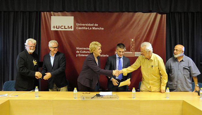 El MIDECIANT amplía sus fondos con 5.000 piezas del movimiento Mail Art Internacional