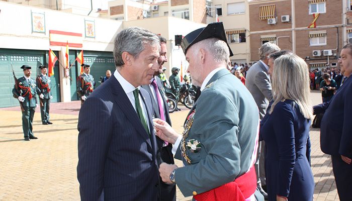 El presidente de Eurocaja Rural recibe la Cruz de la Orden del Mérito de la Guardia Civil
