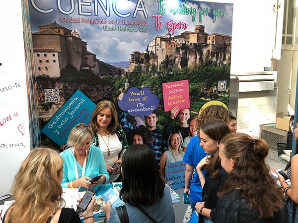 El stand del Ayuntamiento de Cuenca en el Student Welcome Day de Madrid recibe numerosas visitas y consultas