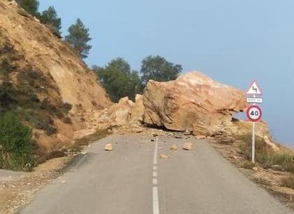 Espectacular desprendimiento de una roca en las proximidades de Cuevas de Velasco 3 Espectacular desprendimiento de una roca en las proximidades de Cuevas de Velasco
