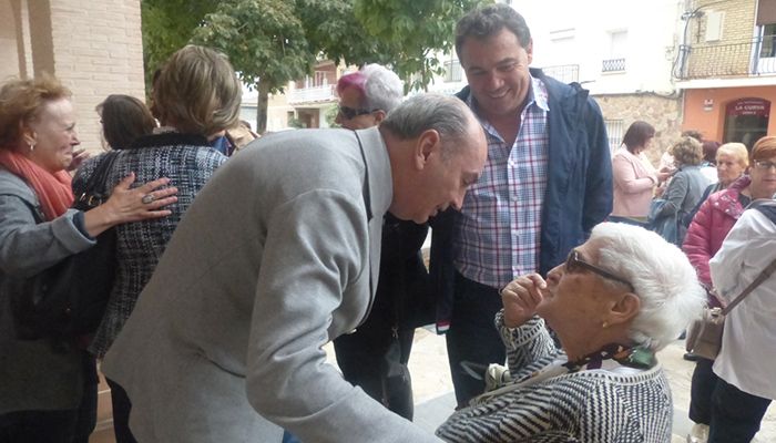 José Manuel Latre felicita a la Federación de Amas de Casa por la labor que realiza desde hace 50 años