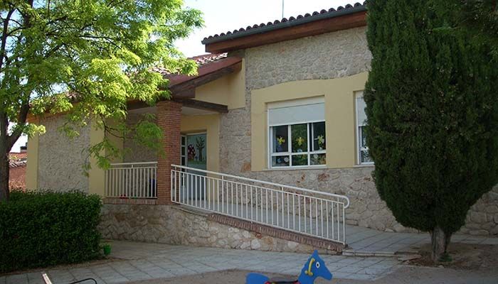 La comunidad educativa del colegio de Iriépal apoya el traslado de las clases a Tórtola mientras se realizan obras de mejora en el centro