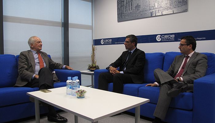 La patronal alcarreña traslada al subdelegado del Gobierno sus peticiones accesos a los polígonos, la iluminación de la A-2 a su paso por Guadalajara y seguridad