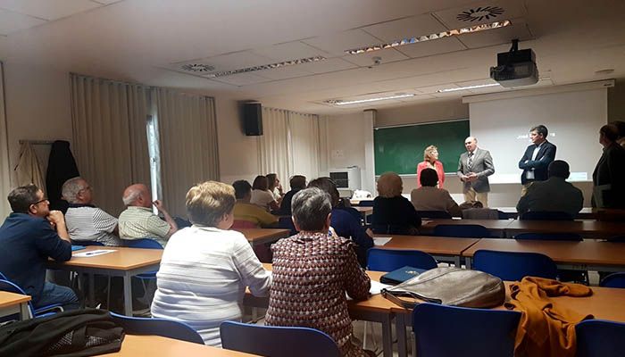 Latre asiste al inicio de uno de los Cursos de la Universidad de Mayores organizados con la ayuda de la Diputación