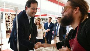 Núñez destaca la importancia de la artesanía como motor de desarrollo económico, creación de empleo y arraigo de nuestras tradiciones